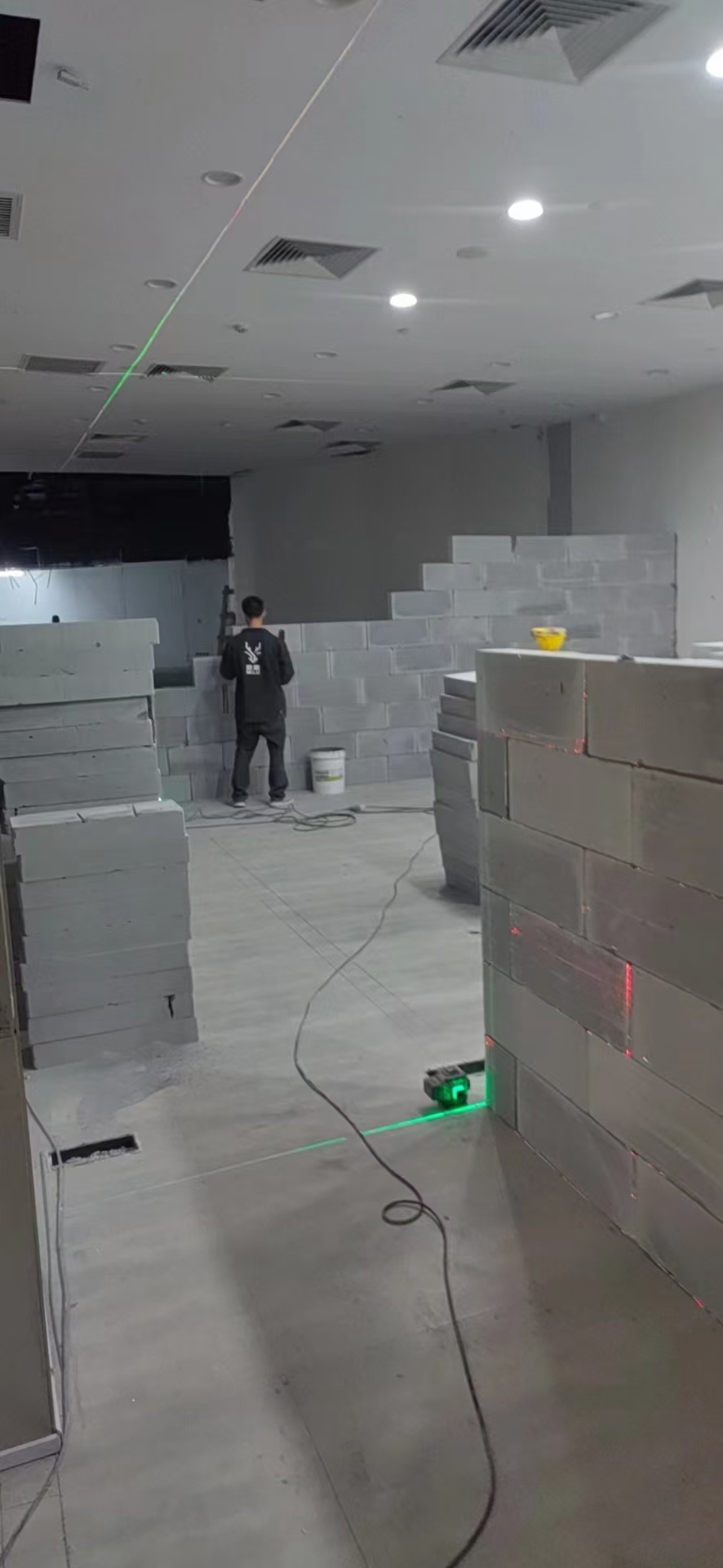 轻质砖隔墙施工场景