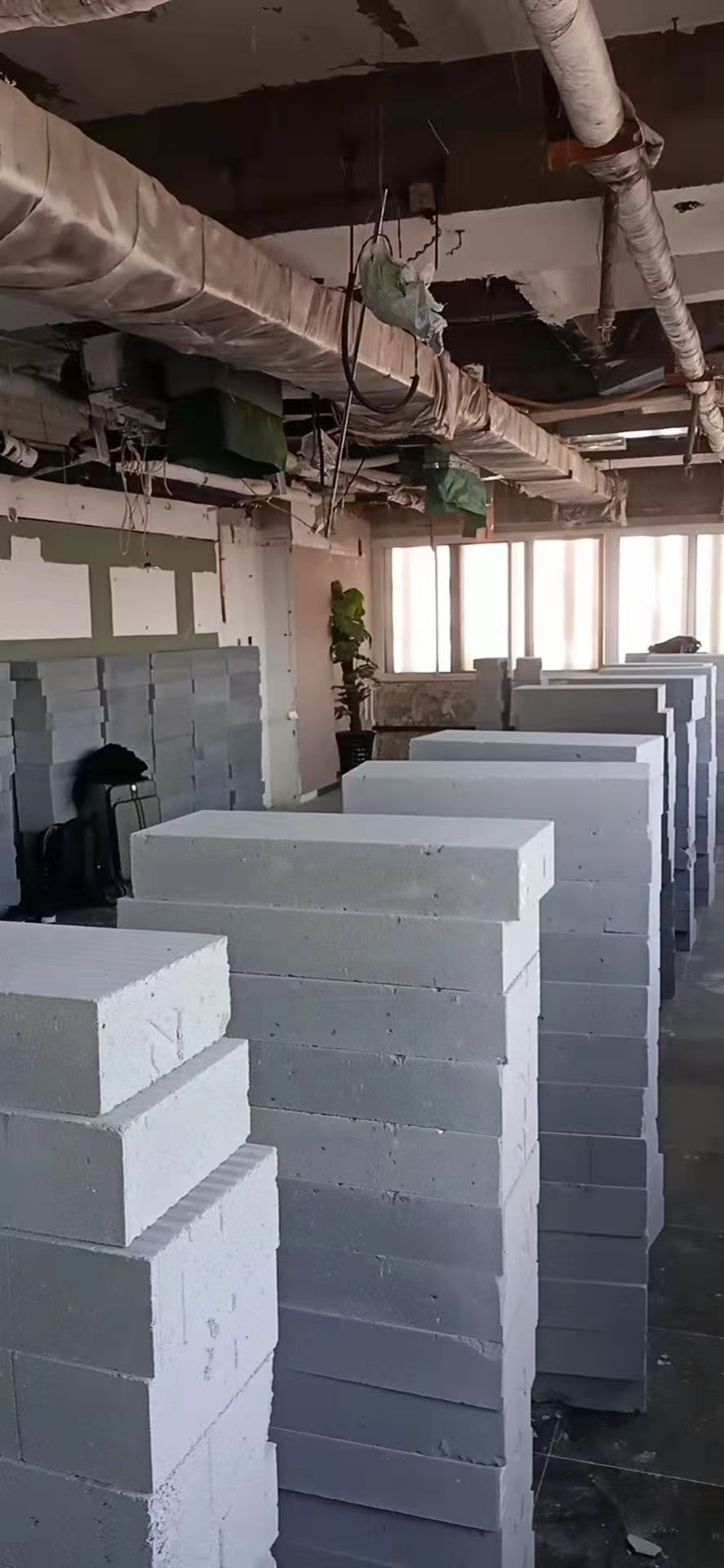 厂房隔墙施工场景